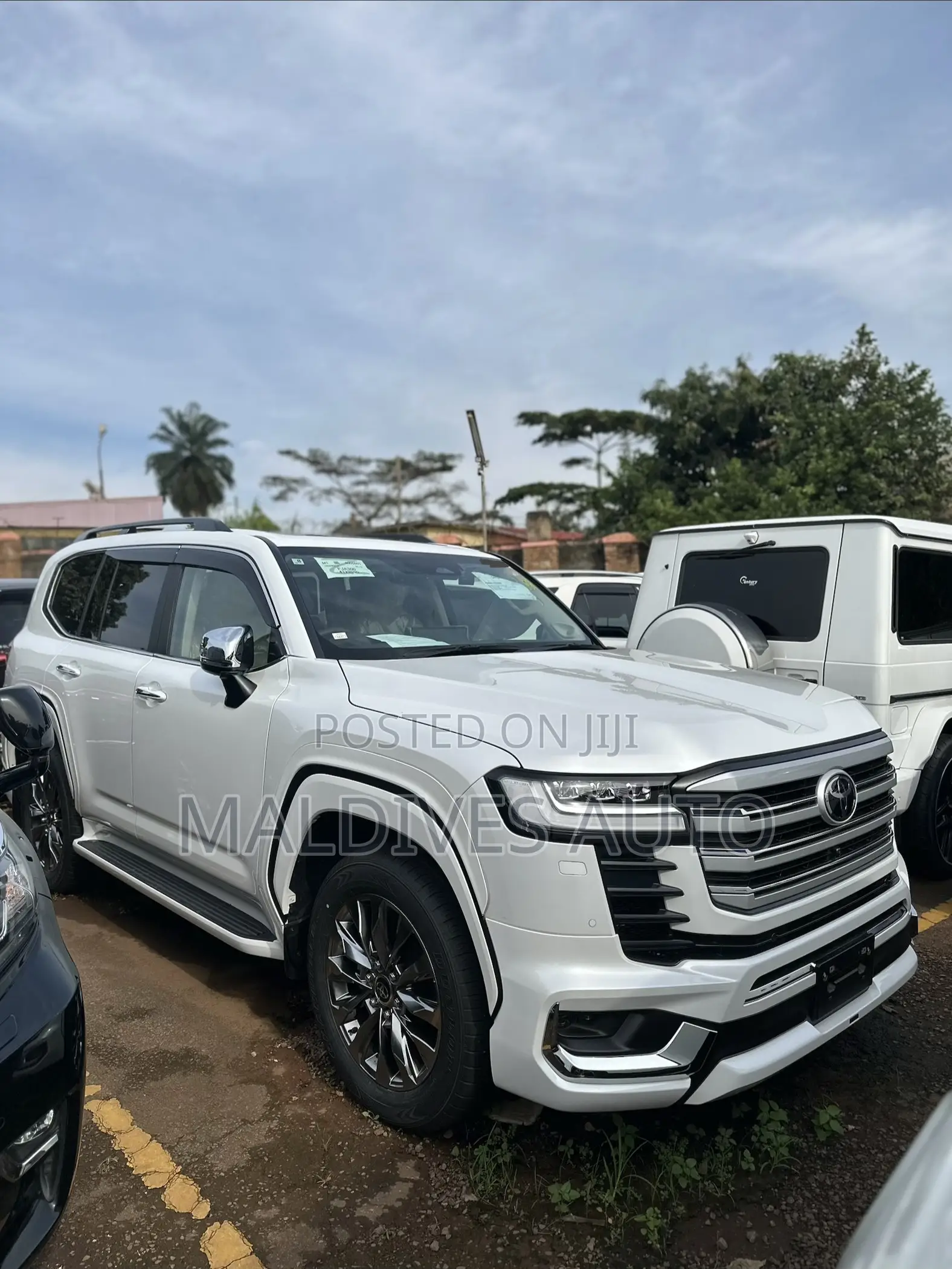 Toyota Land Cruiser LC300 2025 White