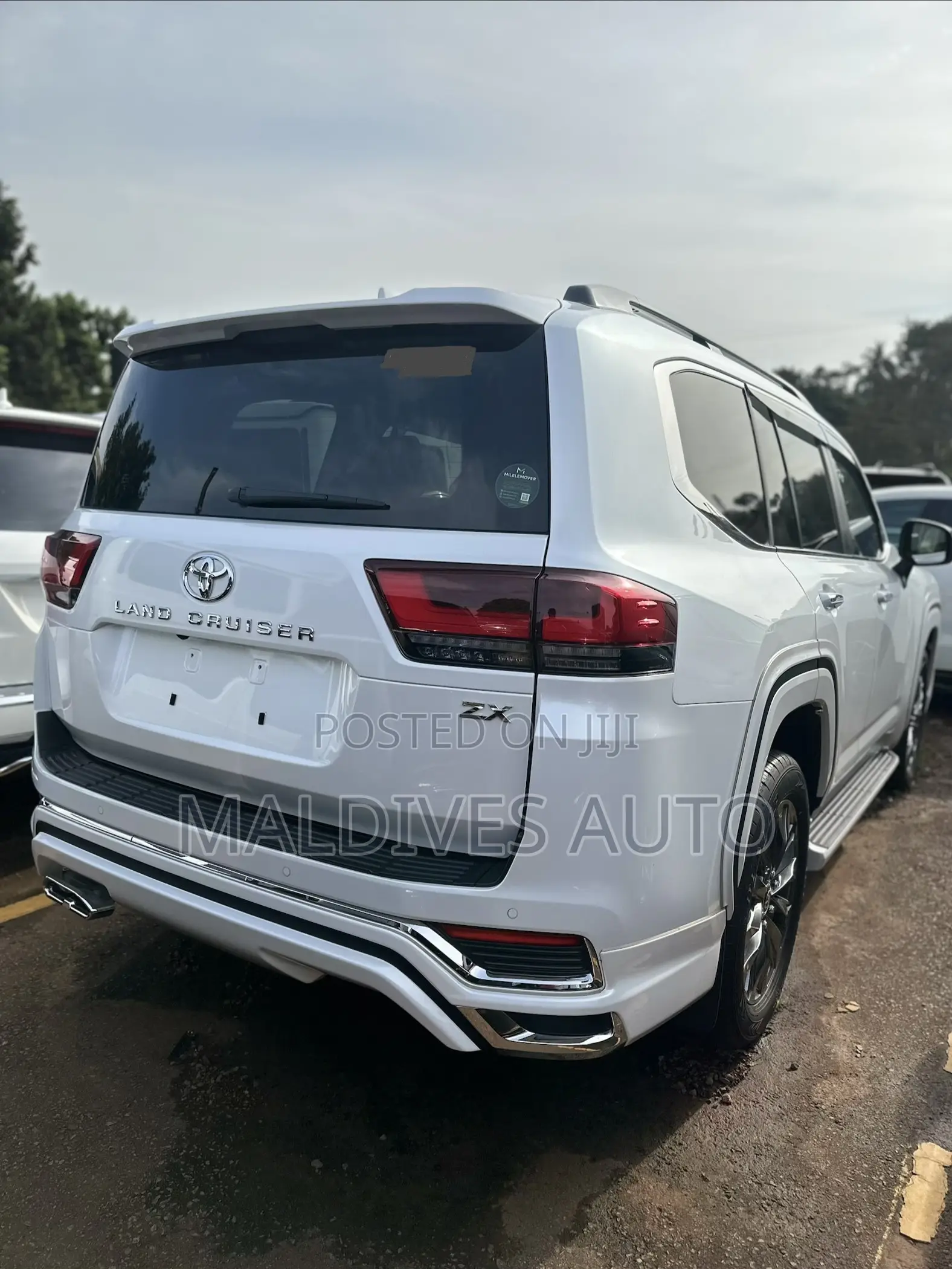 Toyota Land Cruiser LC300 2025 White
