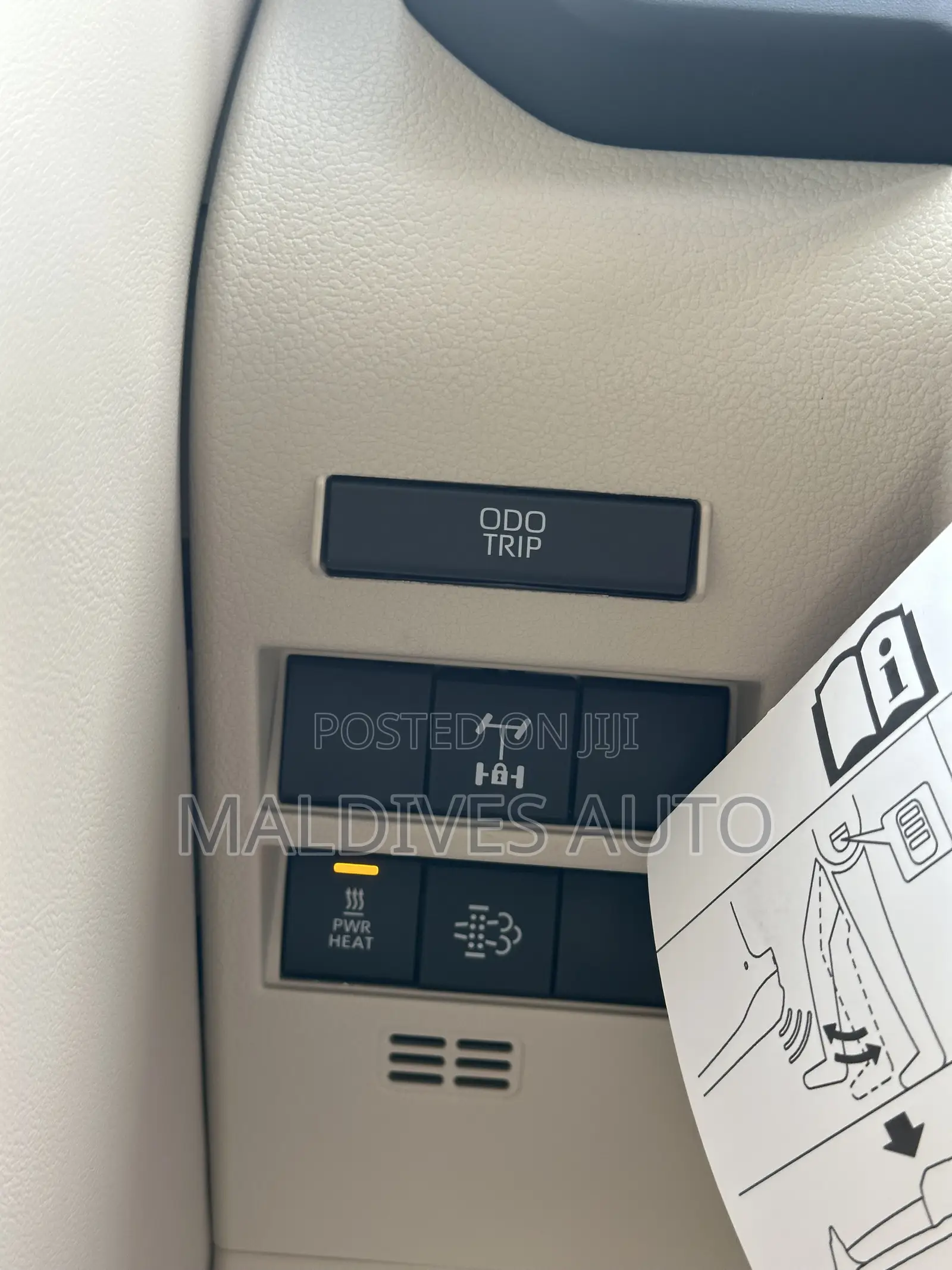 Toyota Land Cruiser LC300 2025 White