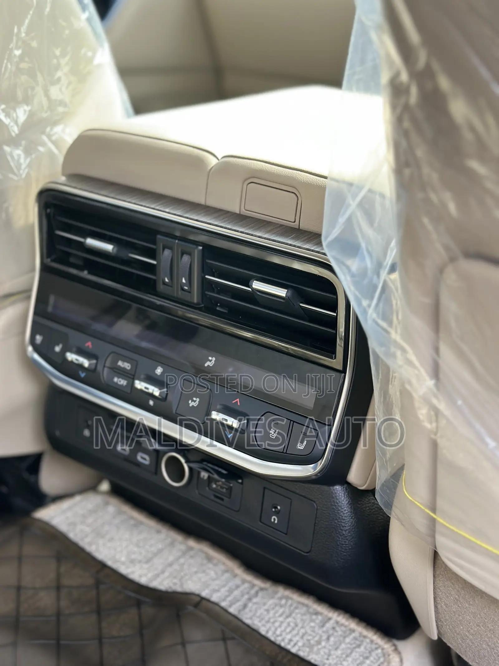 Toyota Land Cruiser LC300 2025 White