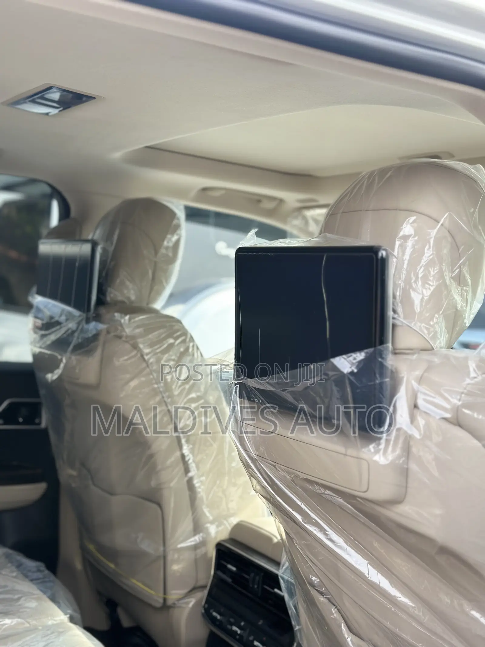 Toyota Land Cruiser LC300 2025 White