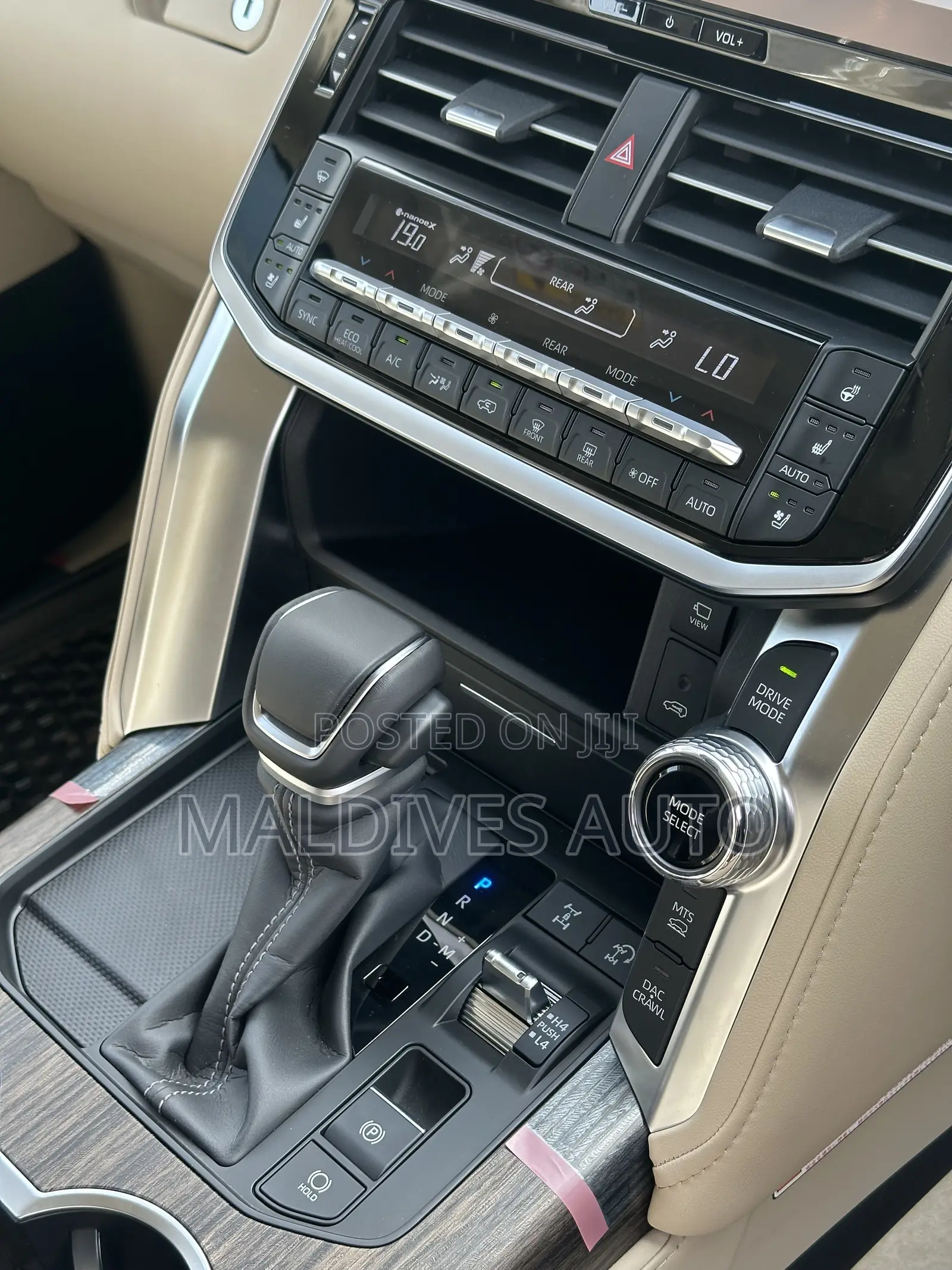 Toyota Land Cruiser LC300 2025 White