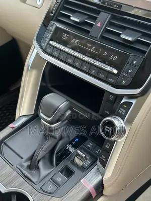 Toyota Land Cruiser LC300 2025 White