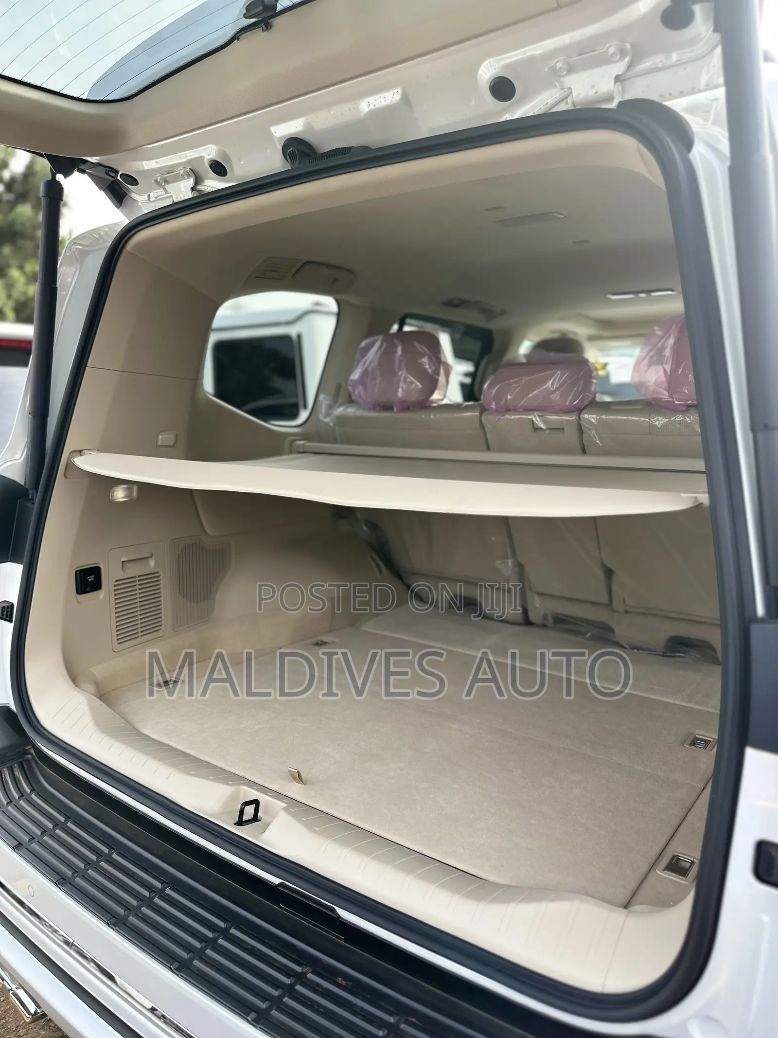 Toyota Land Cruiser LC300 2025 White