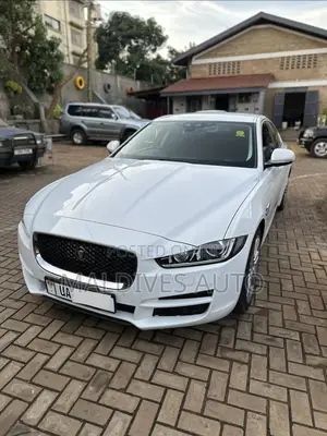 Jaguar XE 20d Premium AWD 2017 White