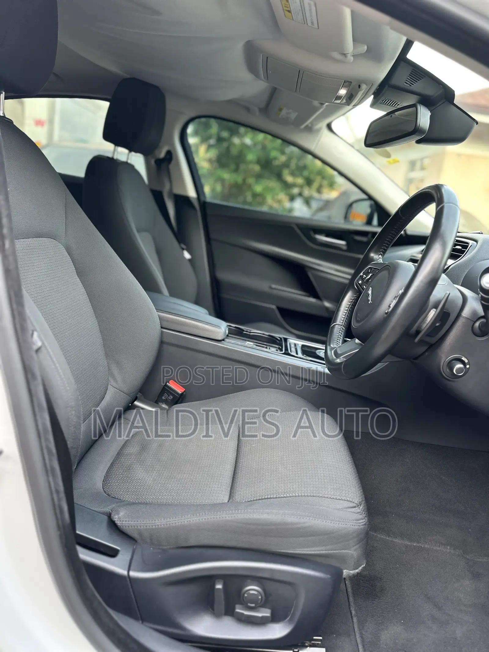 Jaguar XE 20d Premium AWD 2017 White