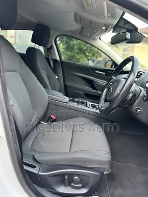 Jaguar XE 20d Premium AWD 2017 White