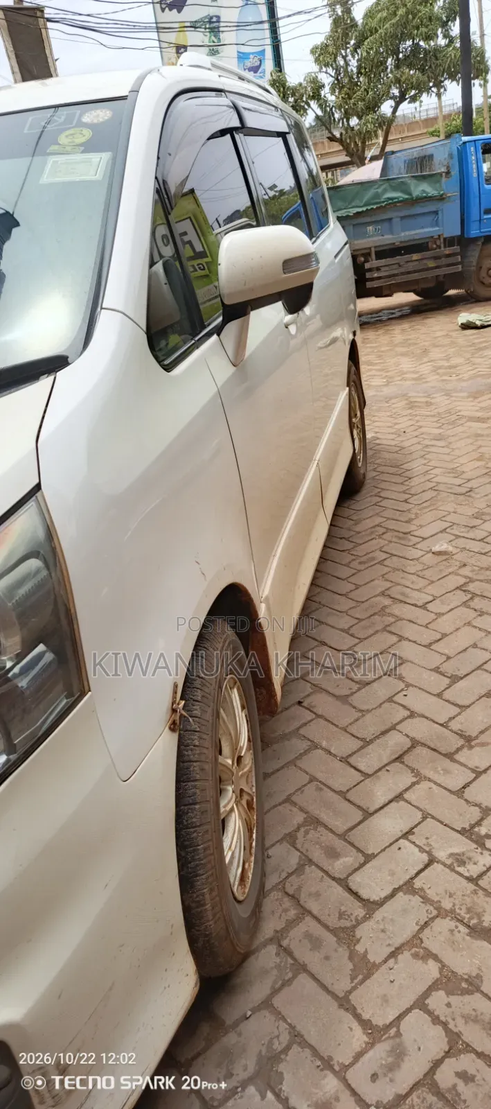 Toyota Noah 2010 White
