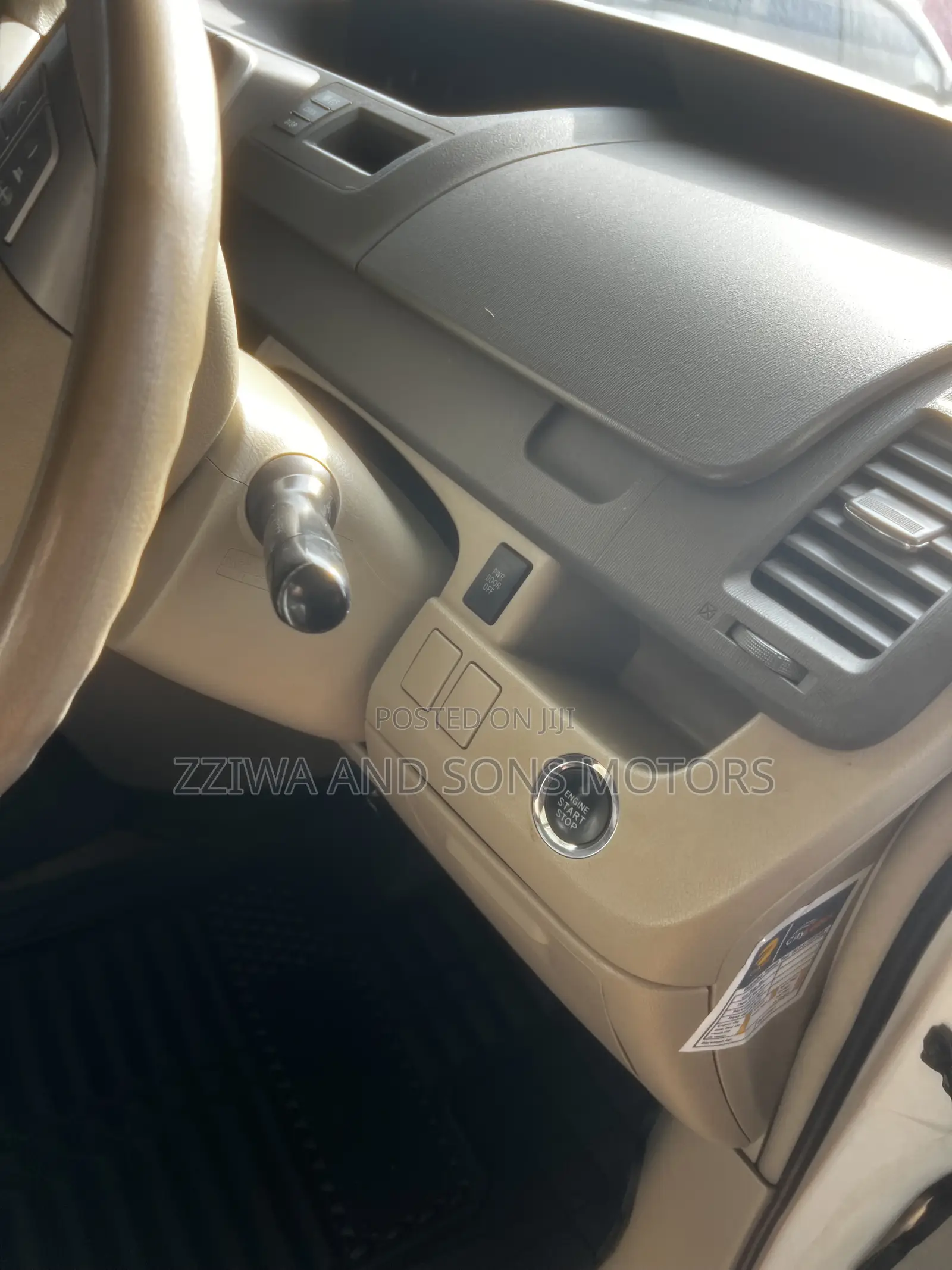 Toyota Noah 2.0 143hp FWD (8 Seater) 2009 White