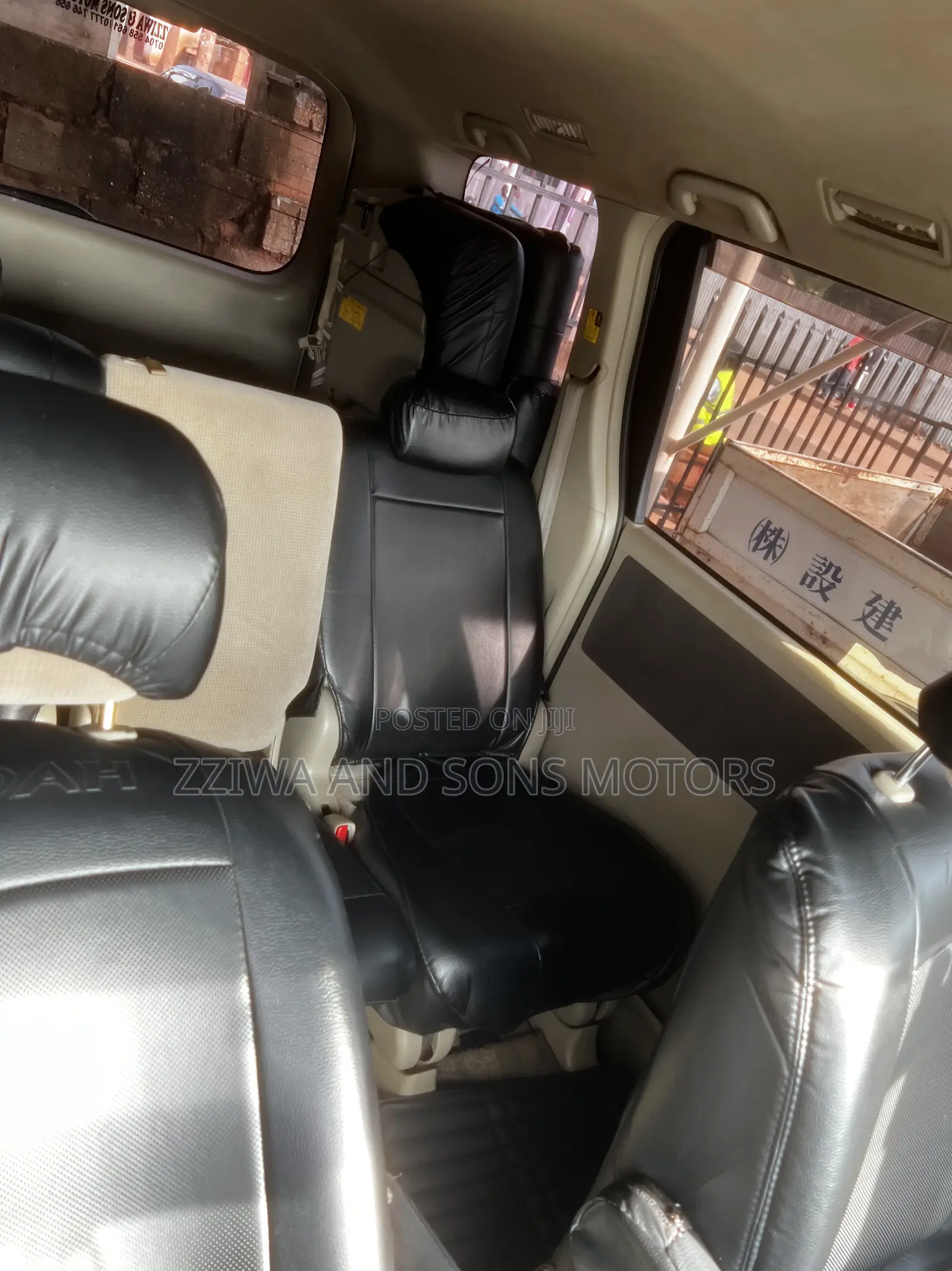 Toyota Noah 2.0 143hp FWD (8 Seater) 2009 White