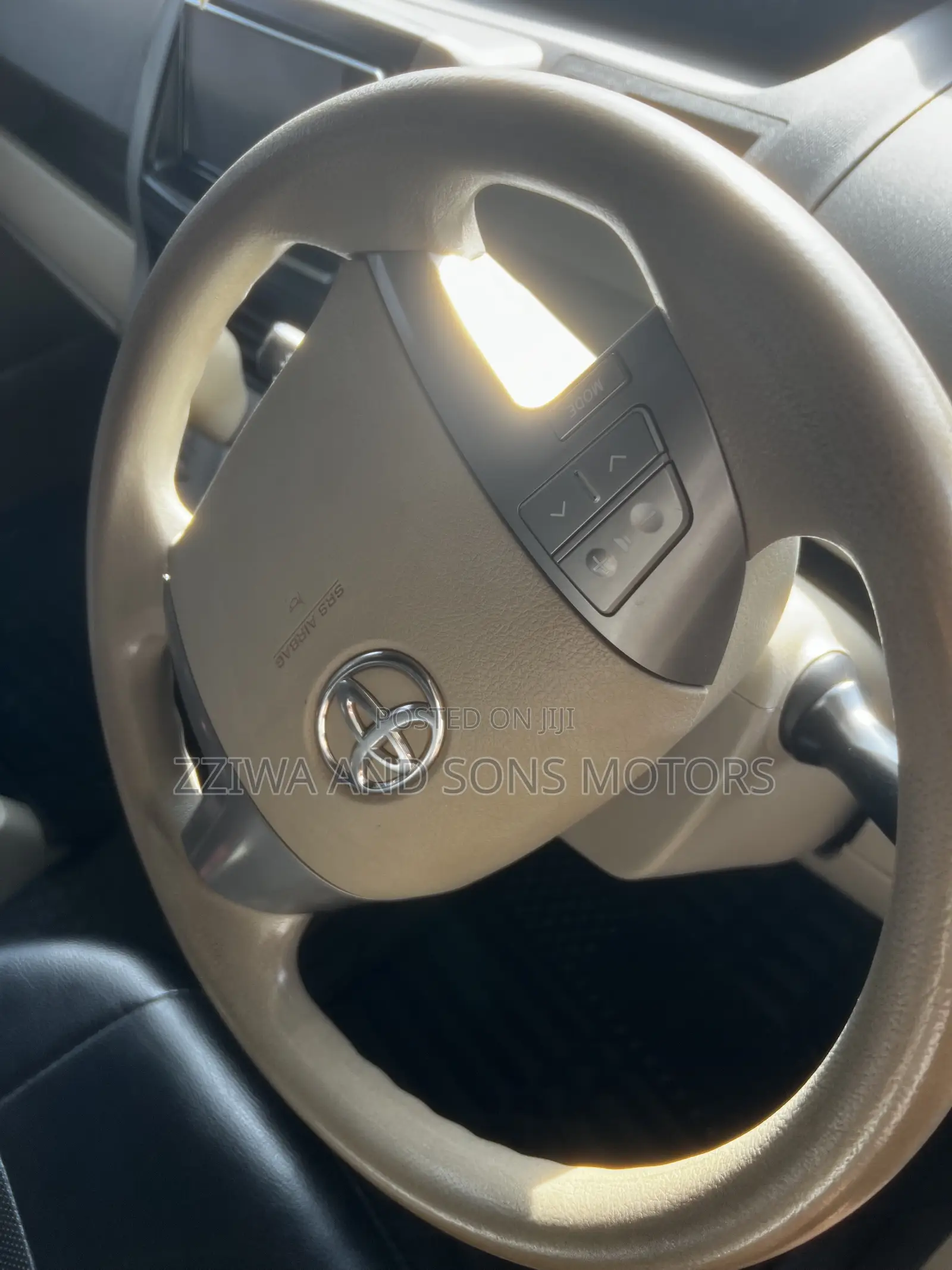 Toyota Noah 2.0 143hp FWD (8 Seater) 2009 White
