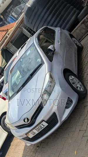 Toyota Vitz 1.3 AWD 5dr 2012 Silver