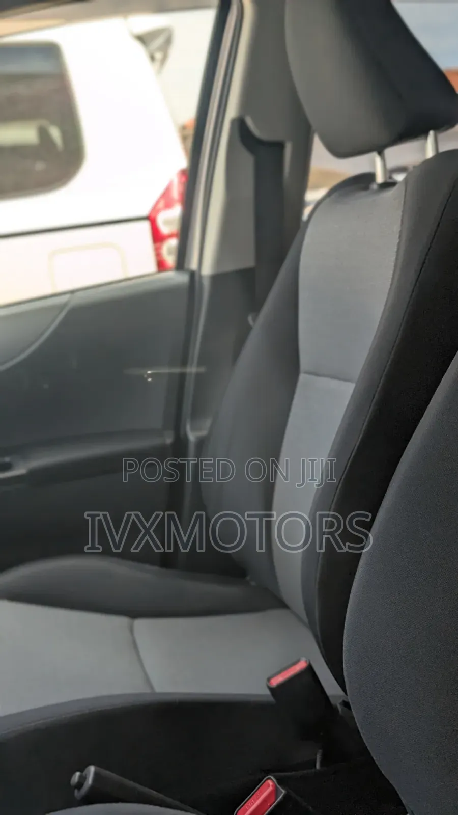 Toyota Vitz 1.3 AWD 5dr 2012 Silver