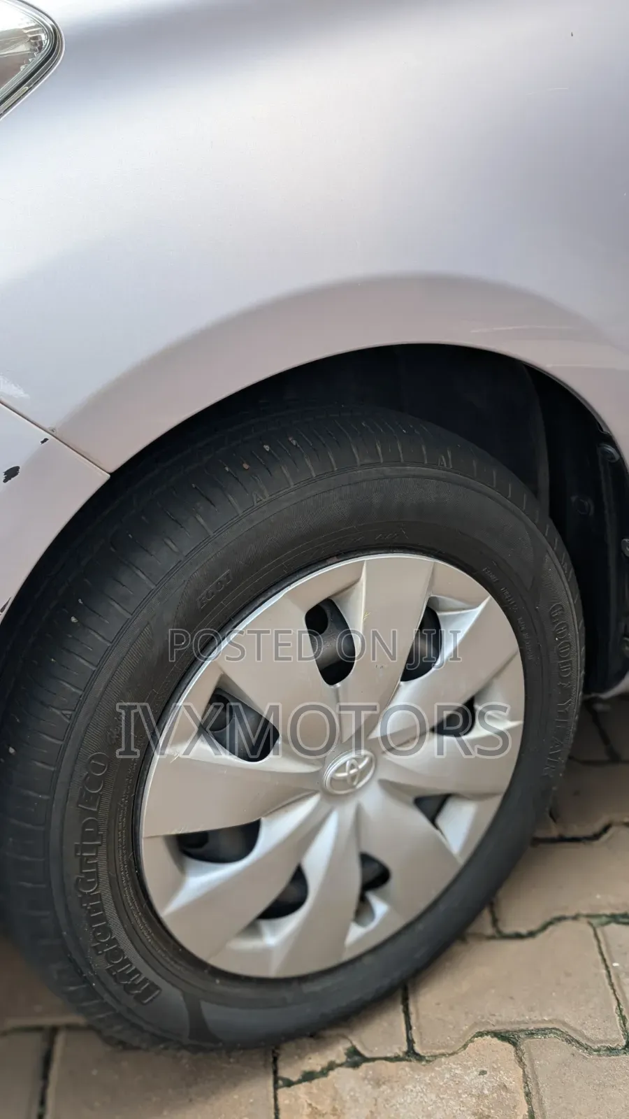 Toyota Vitz 1.3 AWD 5dr 2012 Silver