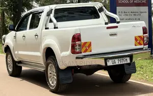 Toyota Hilux 3.0 D-4D 4x4 2013 White