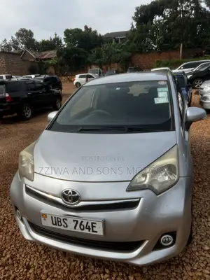 Toyota Ractis 1.5 FWD 2015 Silver