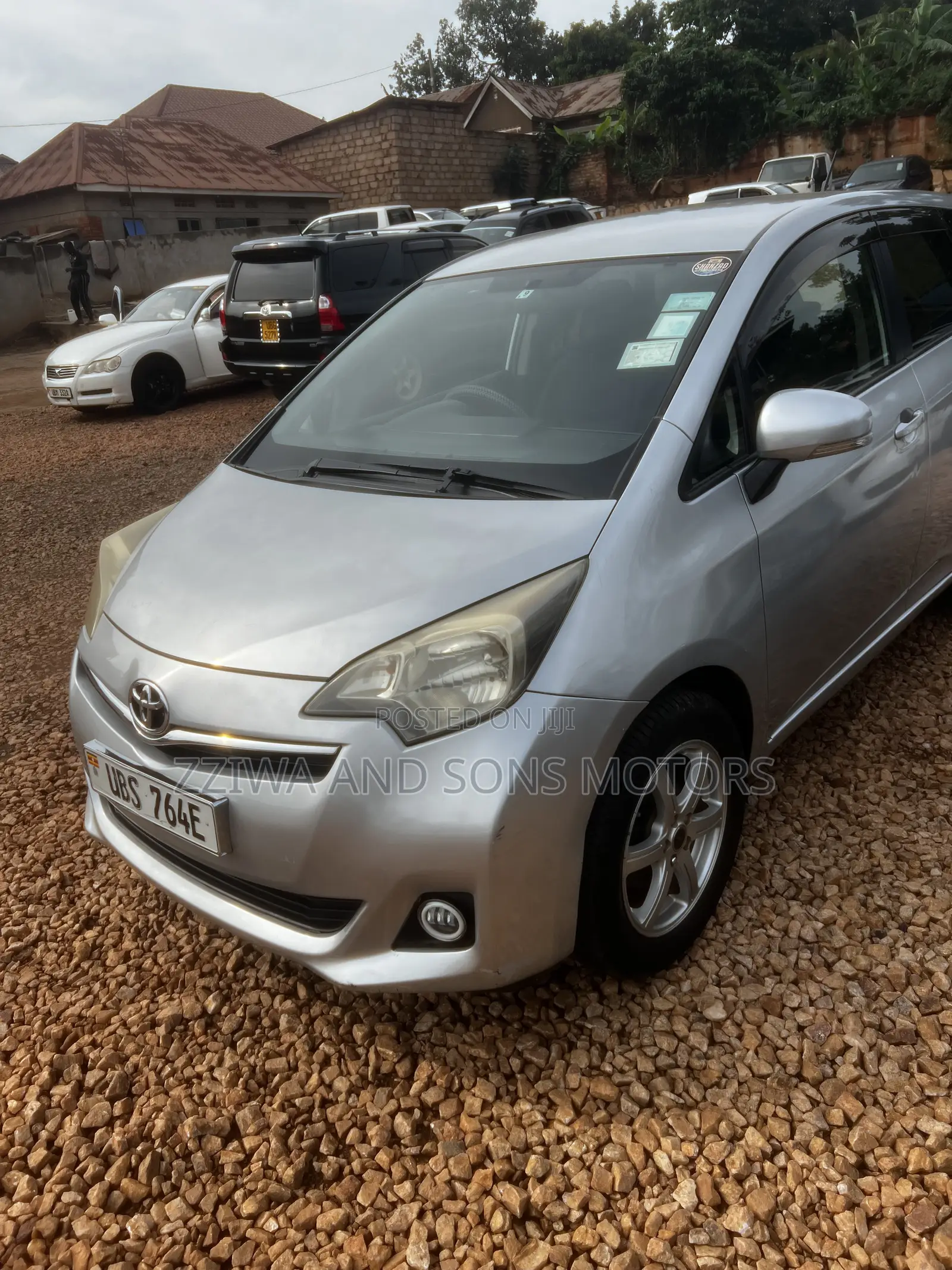 Toyota Ractis 1.5 FWD 2015 Silver