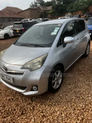 Toyota Ractis 1.5 FWD 2015 Silver