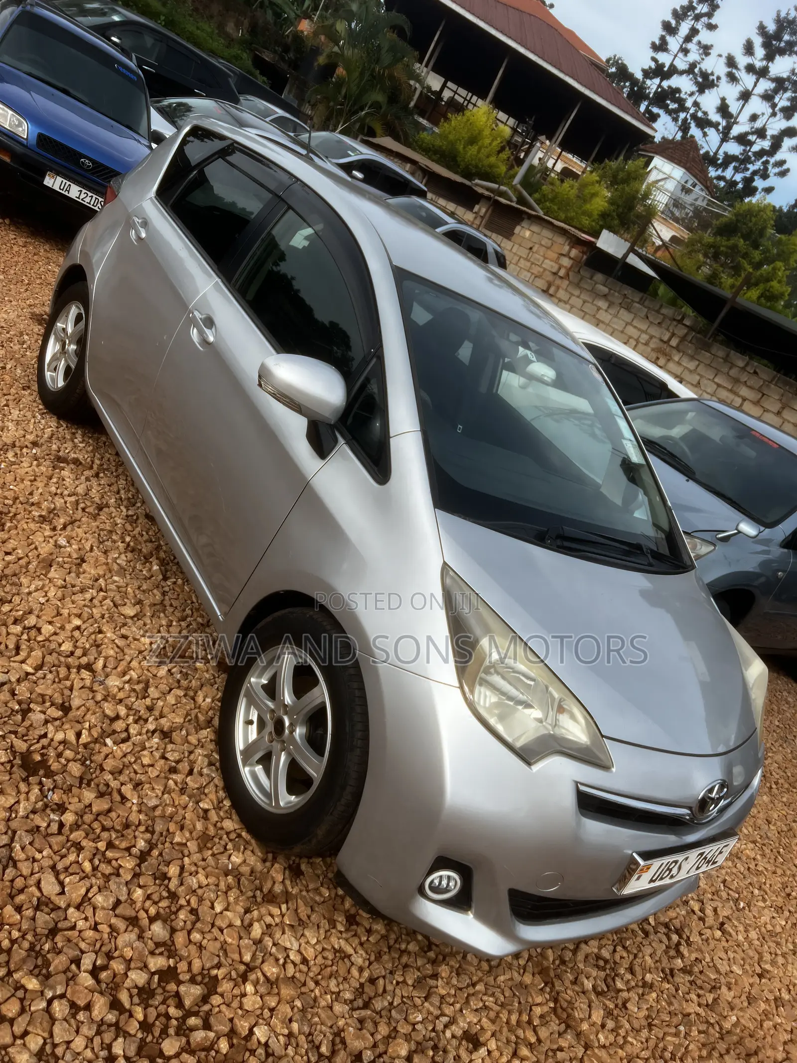 Toyota Ractis 1.5 FWD 2015 Silver