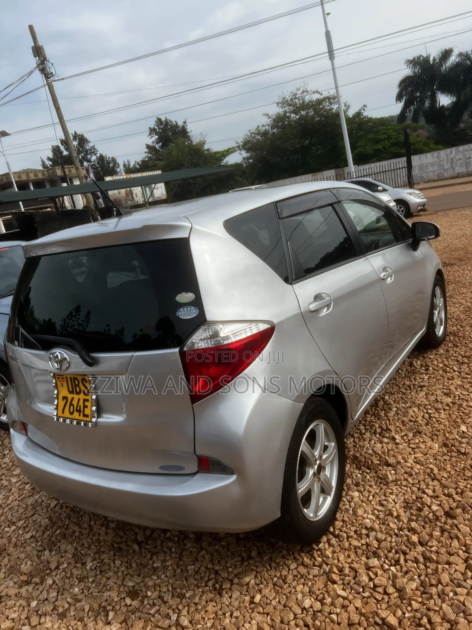 Toyota Ractis 1.5 FWD 2015 Silver