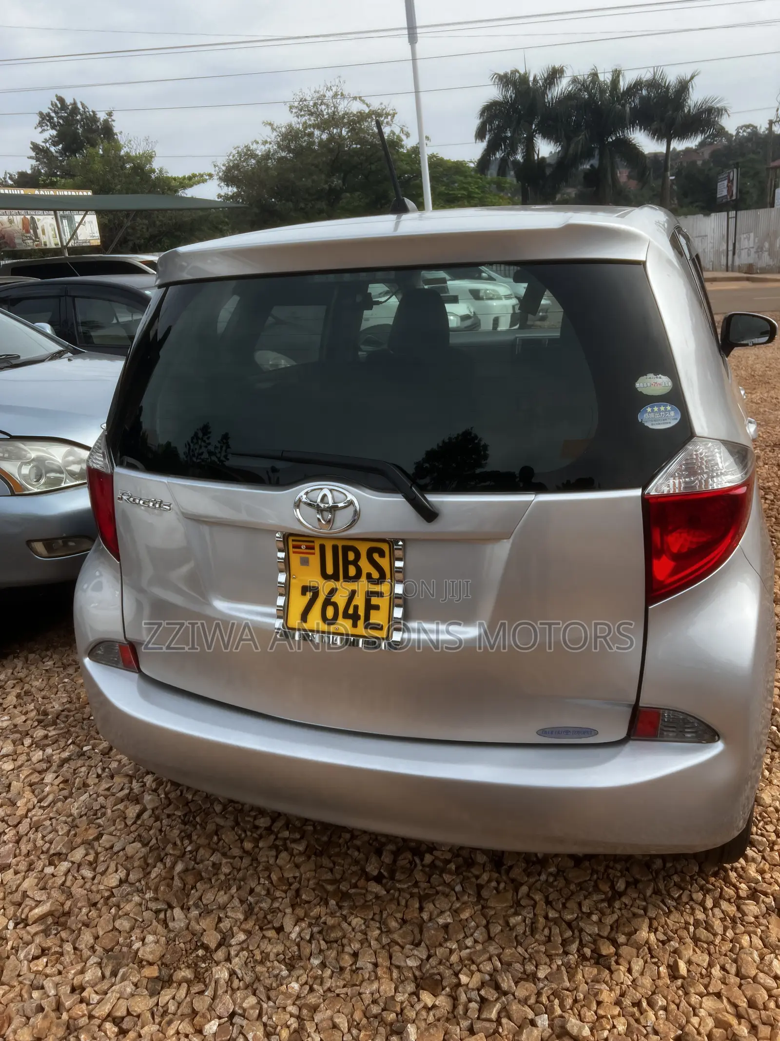 Toyota Ractis 1.5 FWD 2015 Silver