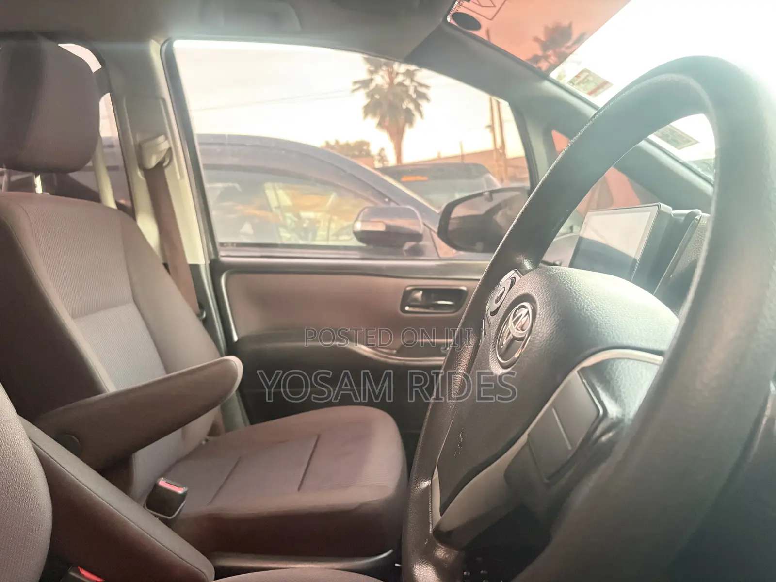 Toyota Noah 2.0 FWD (7 Seater) 2015 Black