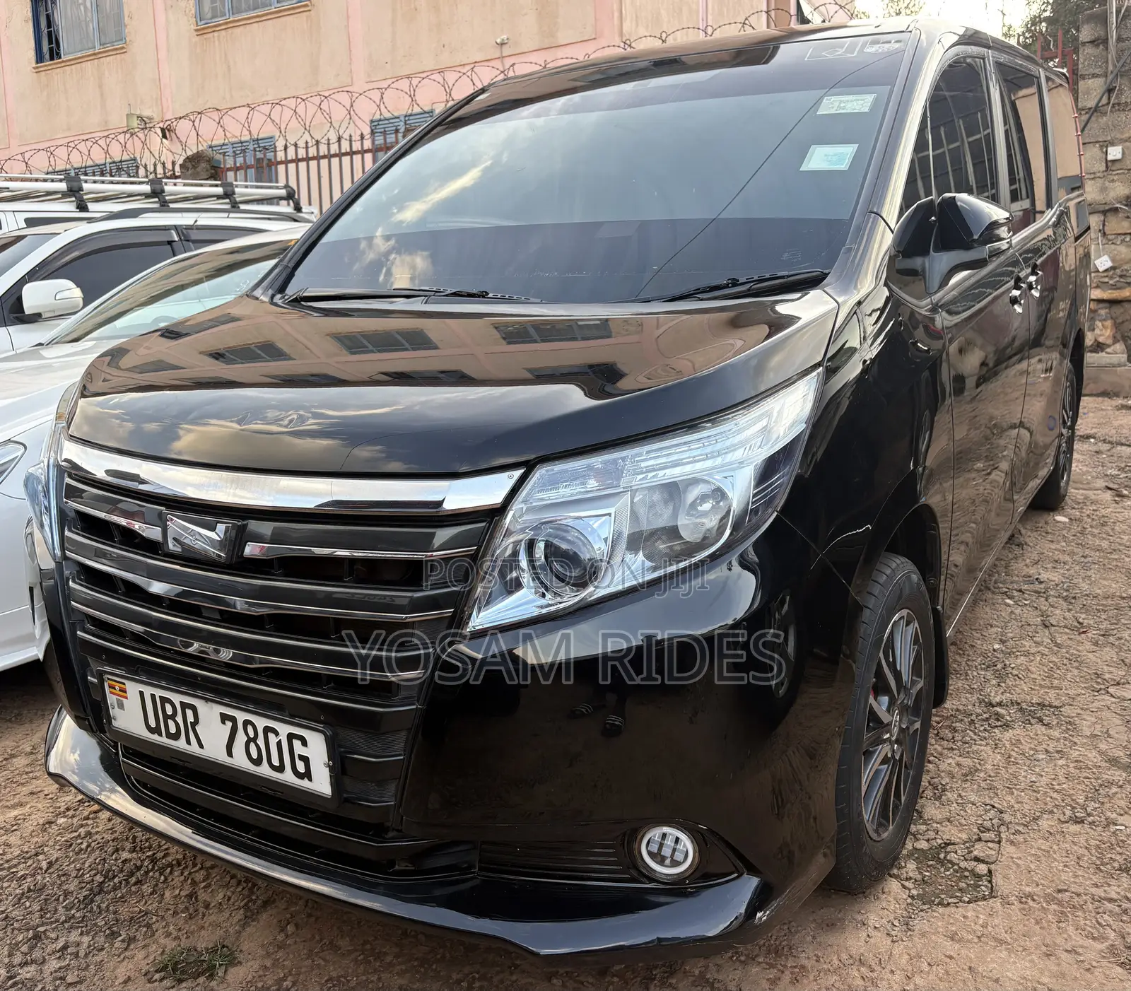 Toyota Noah 2.0 FWD (7 Seater) 2015 Black