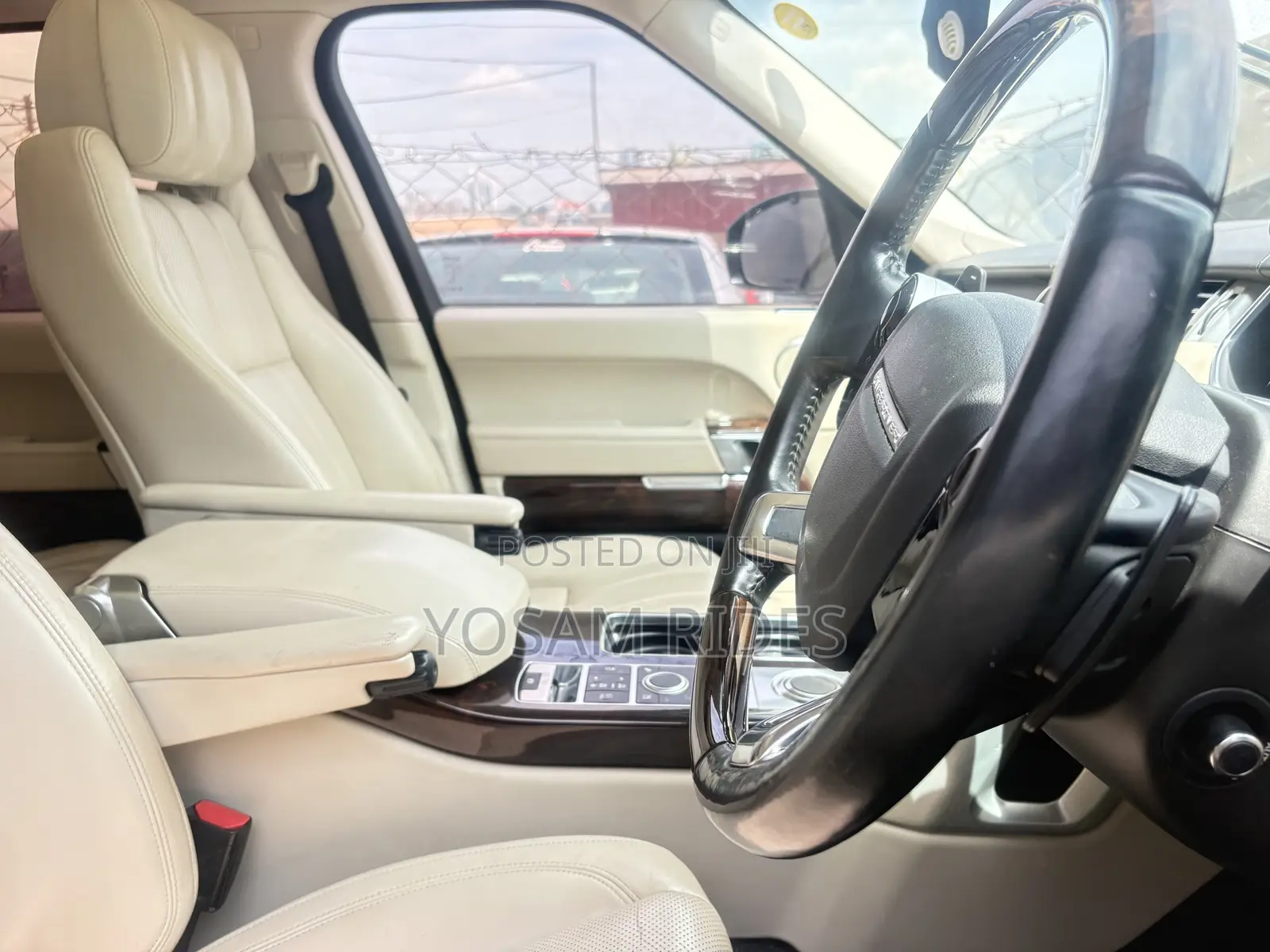 Land Rover Range Rover Vogue 2016 Gold