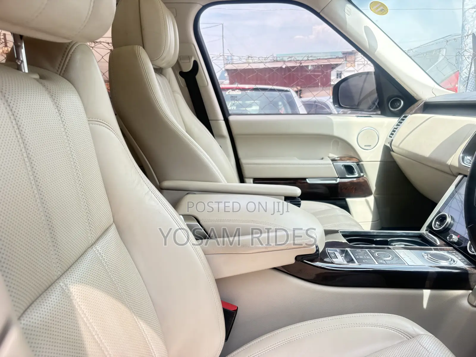Land Rover Range Rover Vogue 2016 Gold