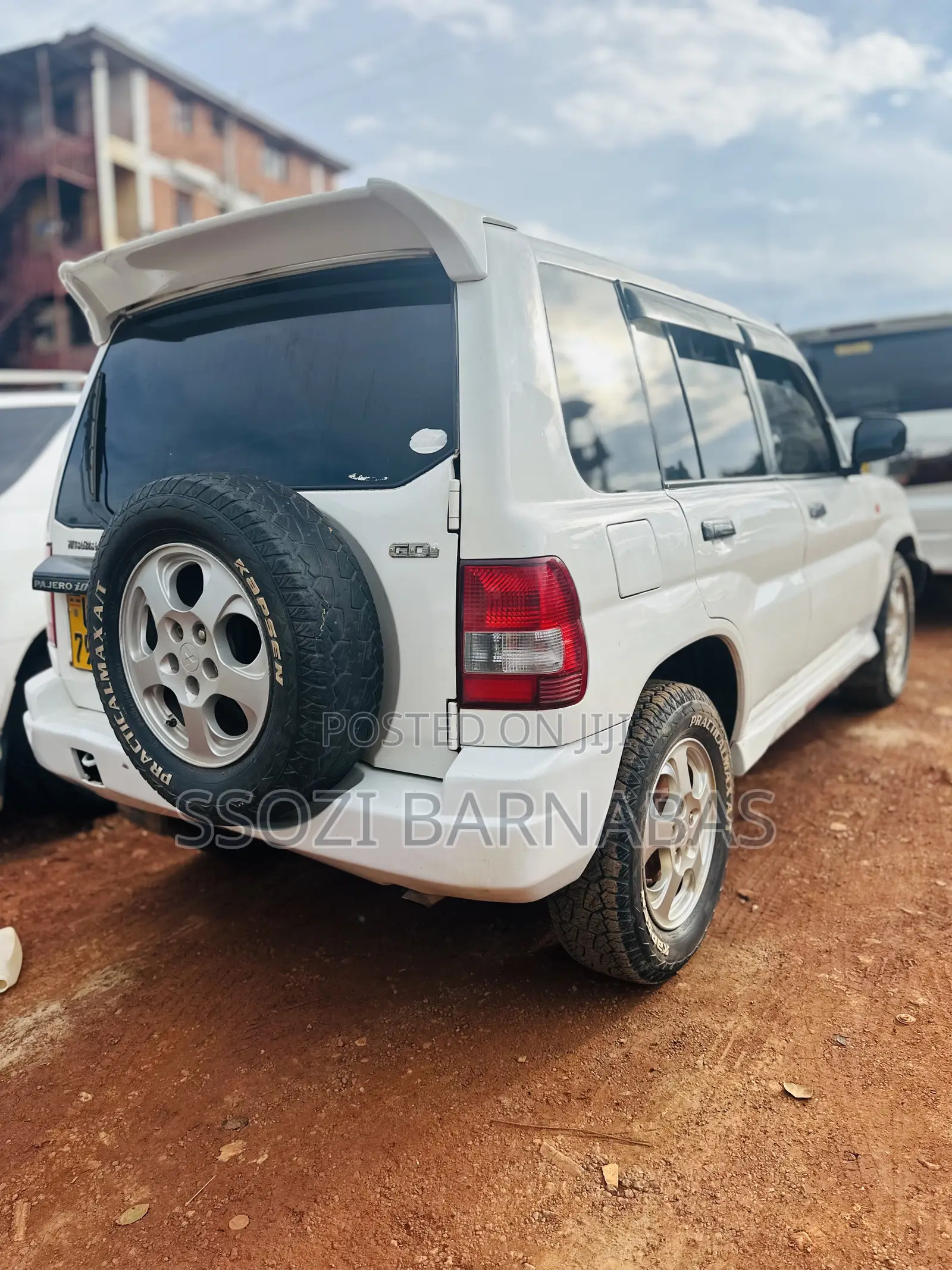 Mitsubishi Pajero 2001 White