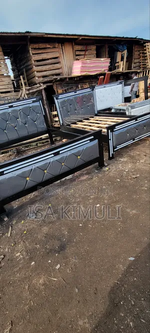 Bed 5by6 in Grey Leather and Gold Buttons