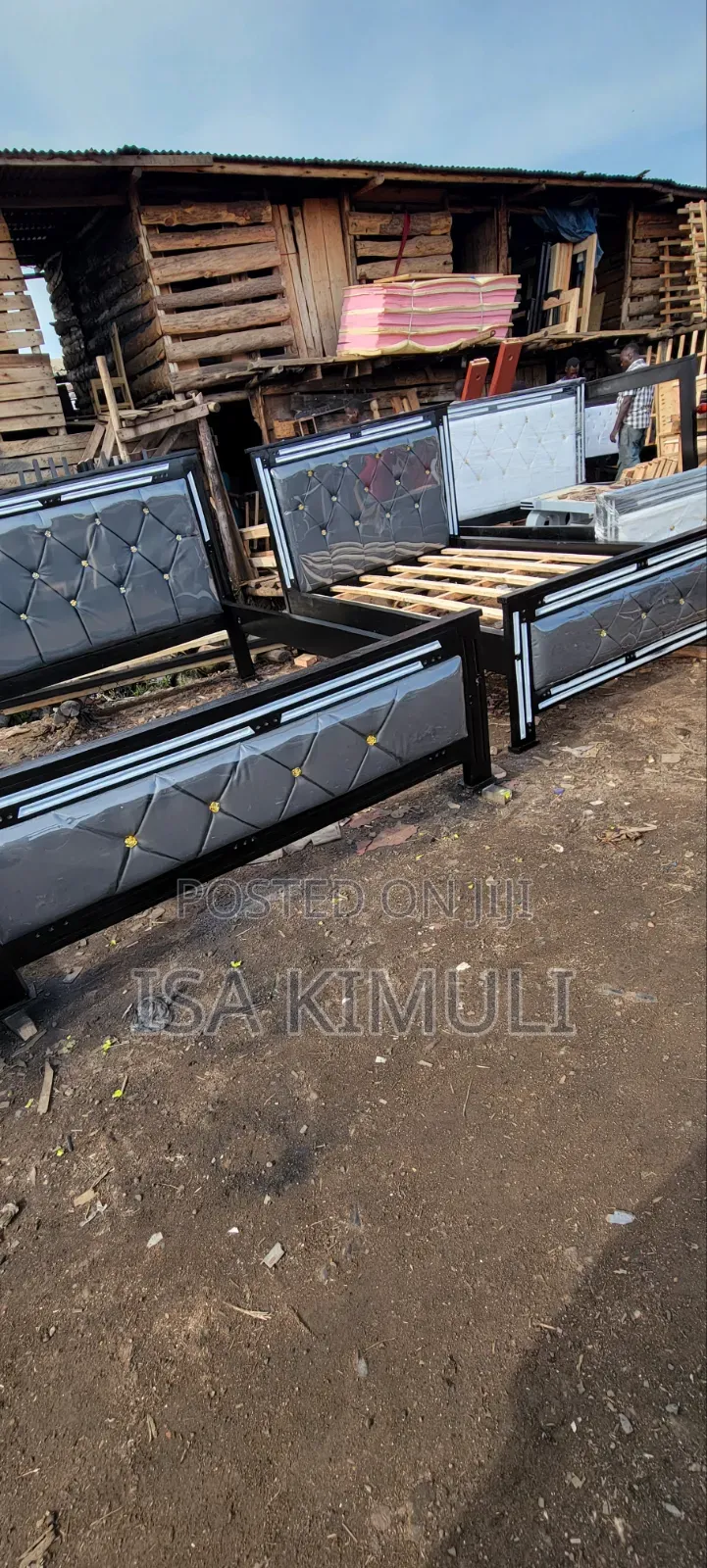 Bed 5by6 in Grey Leather and Gold Buttons
