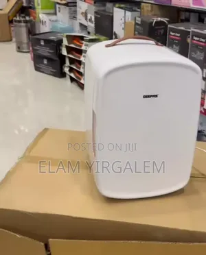 Geepas 10L Mini Refrigerator / Mini Fridge - Brand (GRF63052 )