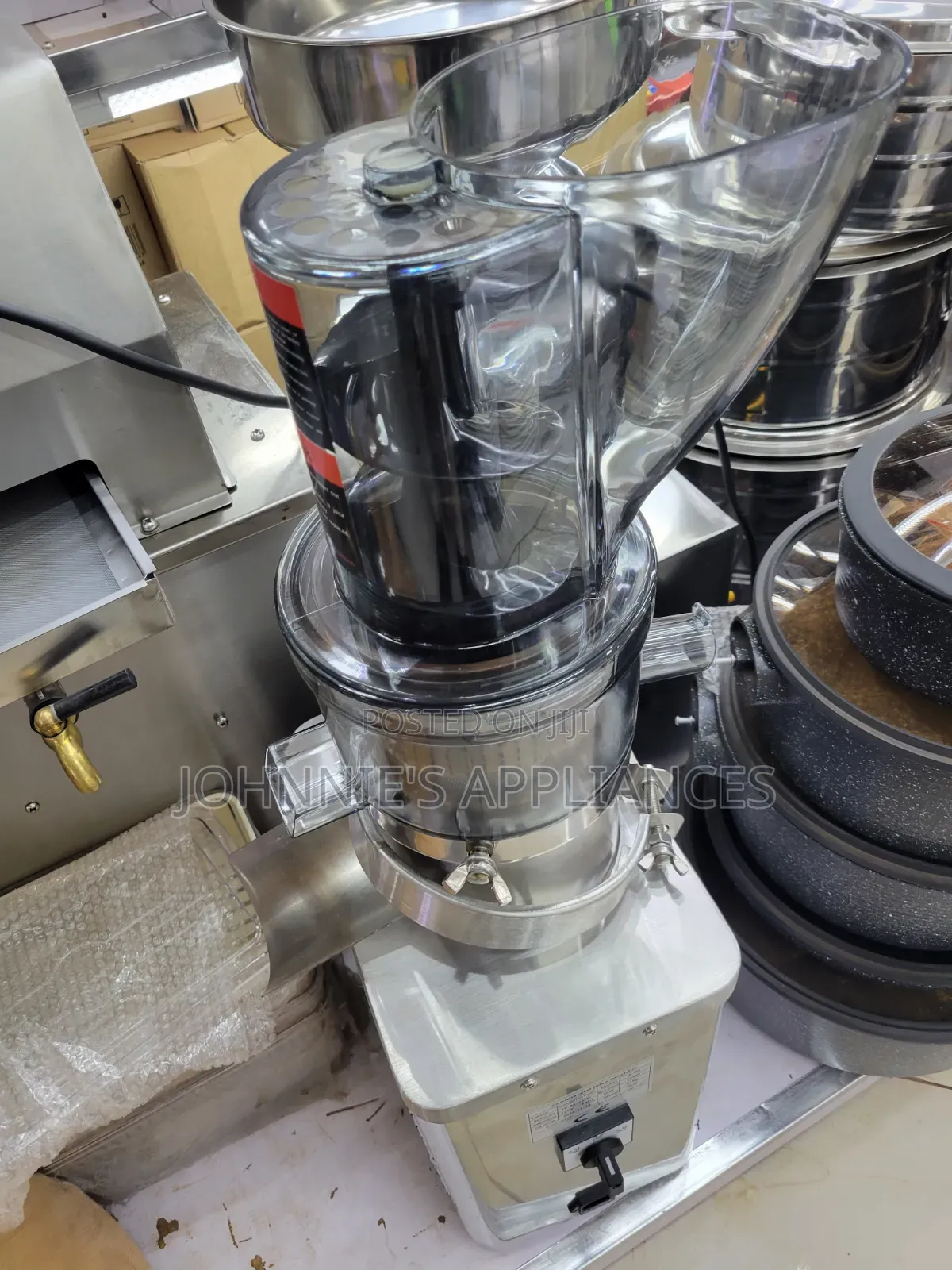 Commercial Slow Juicer Machine With Large Feeding Hopper and Dual