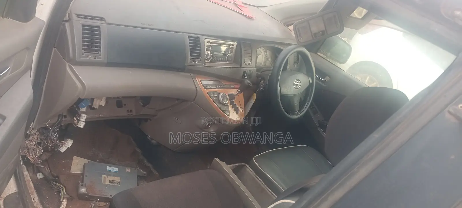 Toyota ISIS 2005 White
