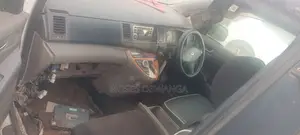 Toyota ISIS 2005 White