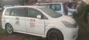 Toyota ISIS 2005 White