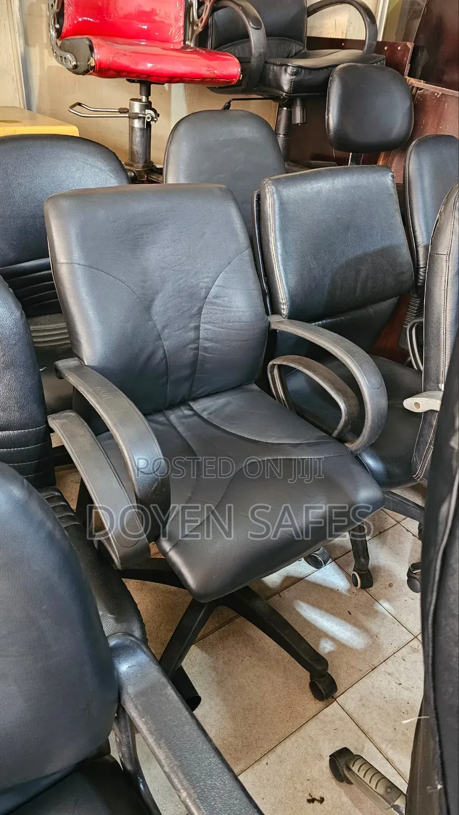 Office Seats Low Back. Leather and Fabric