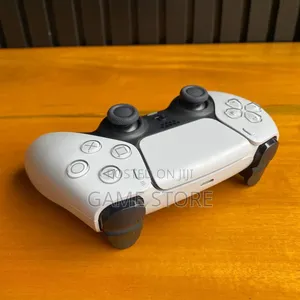 PS5 DualSense Controller – Cleaner Than Your Sunday Shoes!