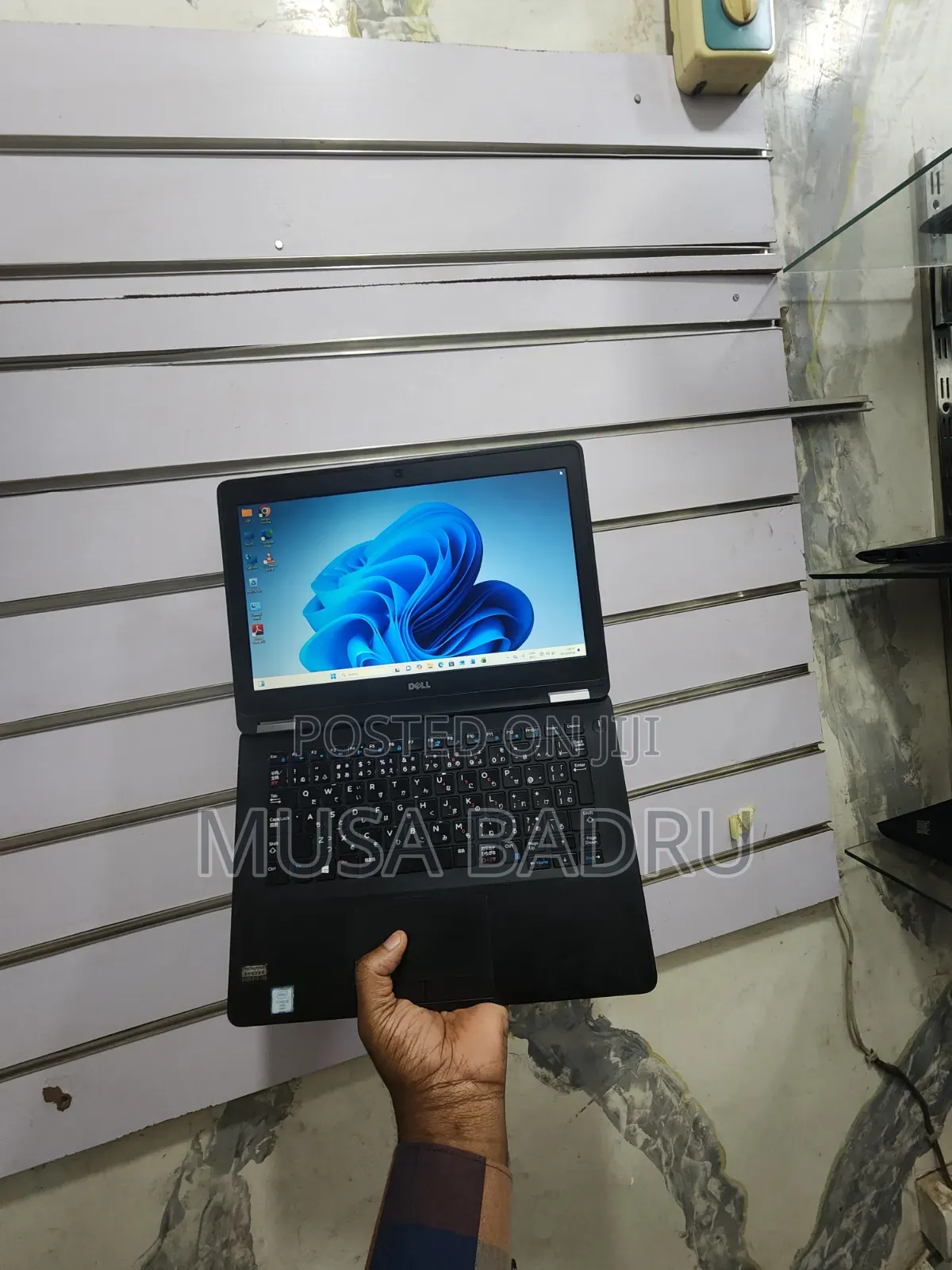 New Laptop Dell Latitude E7270 4GB Intel Core i3 SSD 128GB