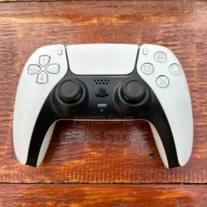 PS5 DualSense Controller – Almost New, Mukama Wange!
