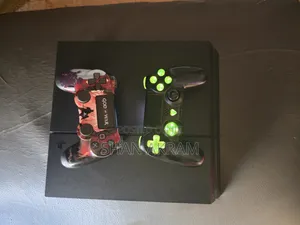 PlayStation 4 Chipped 1TB Two Controllers