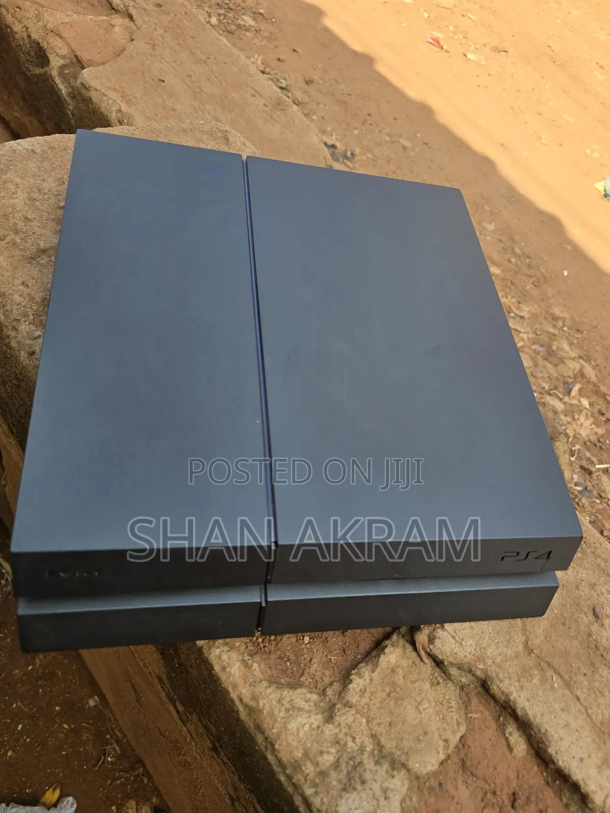 PlayStation 4 Chipped 1TB Two Controllers