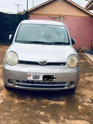 Toyota Sienta 2008 Silver