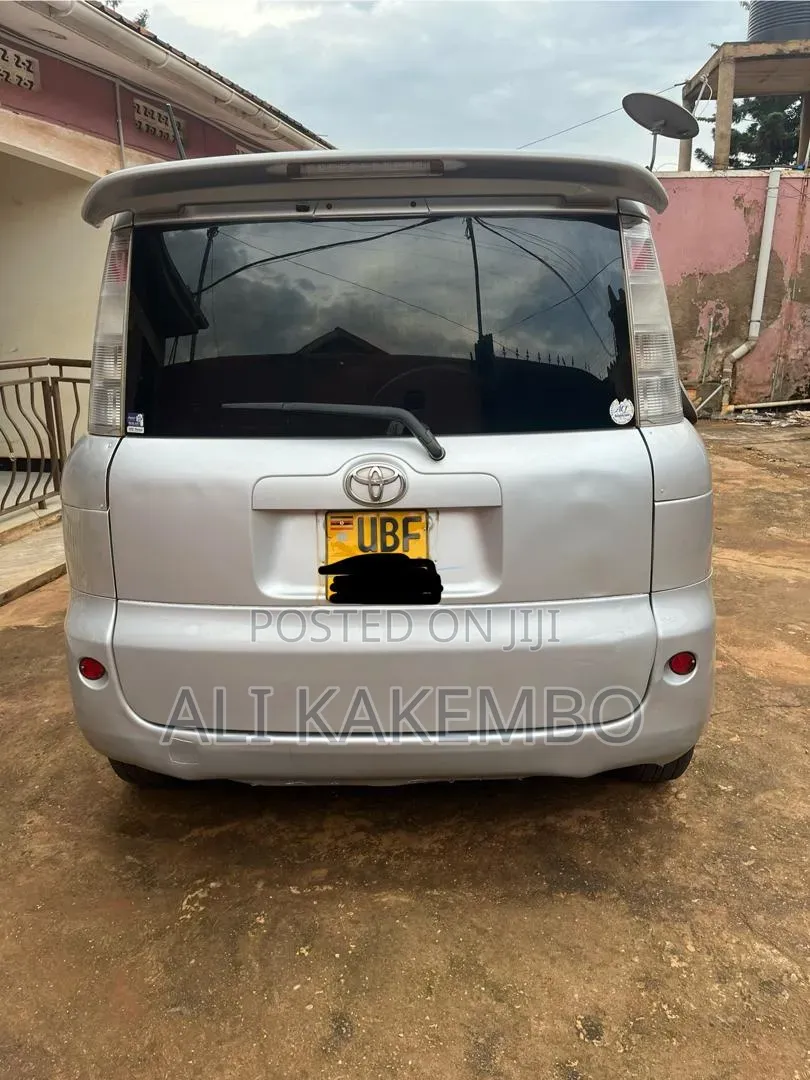 Toyota Sienta 2008 Silver
