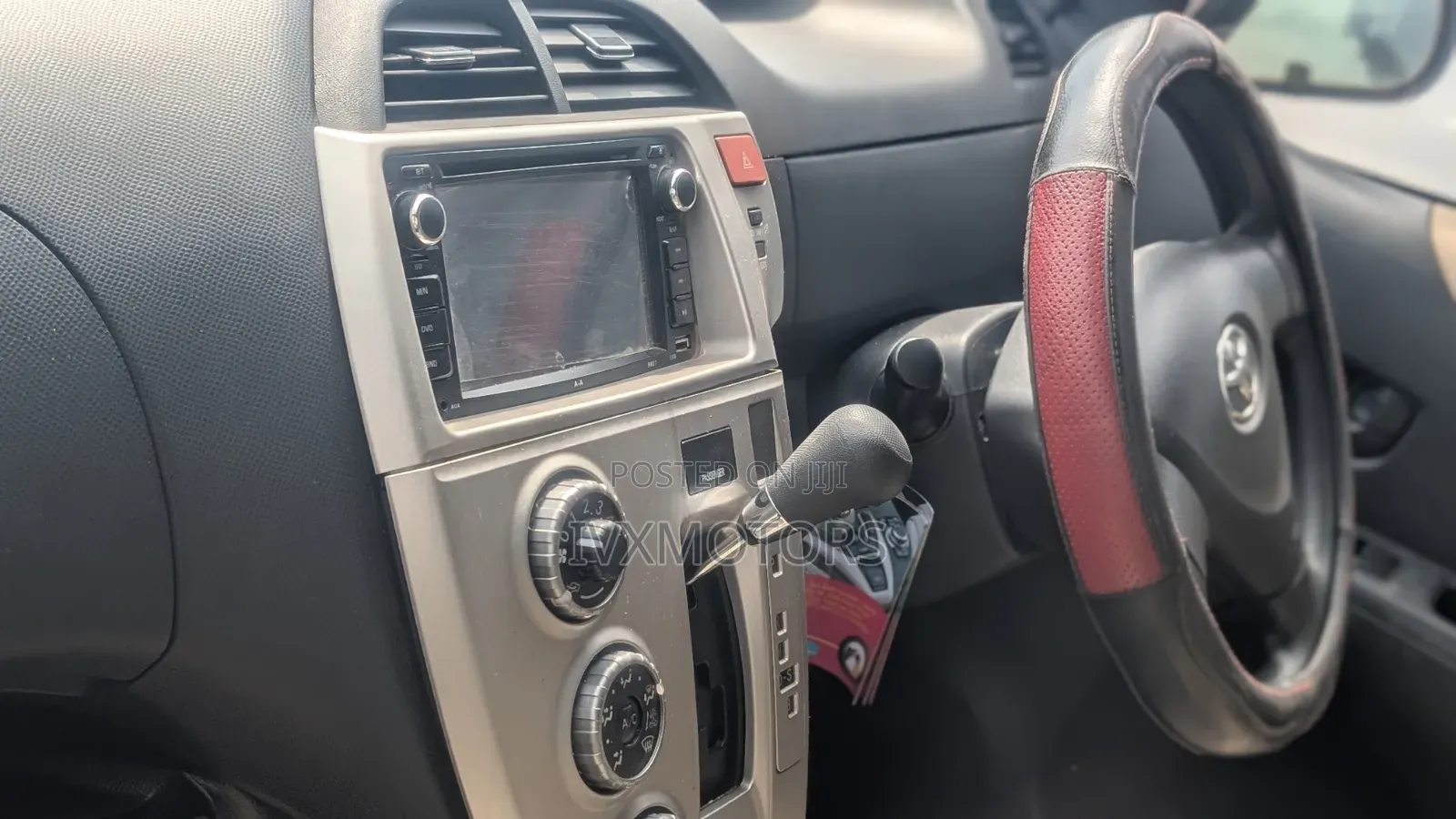 Toyota Ractis 1.3 FWD 2009 Silver