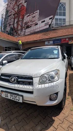 Toyota RAV4 2011 White