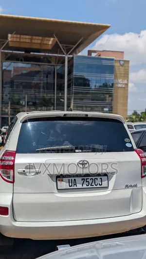 Toyota RAV4 2011 White