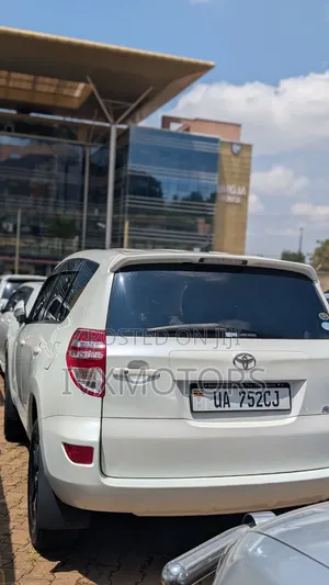 Toyota RAV4 2011 White