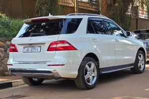 Mercedes-Benz M Class ML350 4MATIC 4dr SUV AWD (3.5L 6cyl 7A) 2014